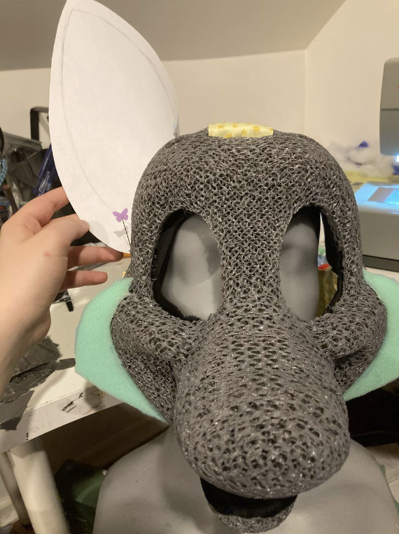Ohrenmuster grob auf eine Fursuit-Basis gelegt