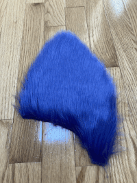 Vorgang des Rasierens eines Fursuit-Ohrs