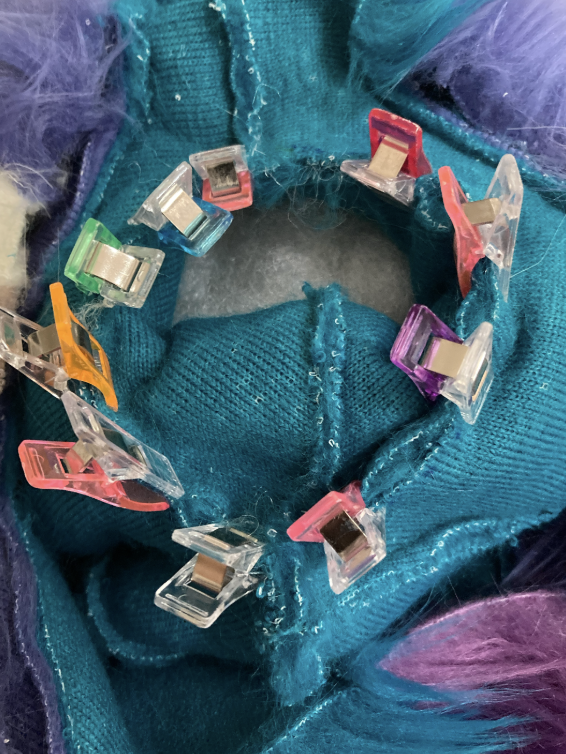 Festgestecktes Haarbüschel in dieser Auflagefläche